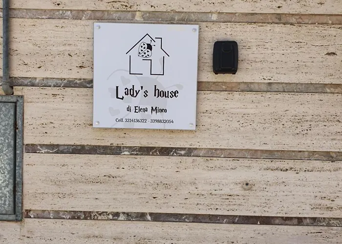 Lady\'S House